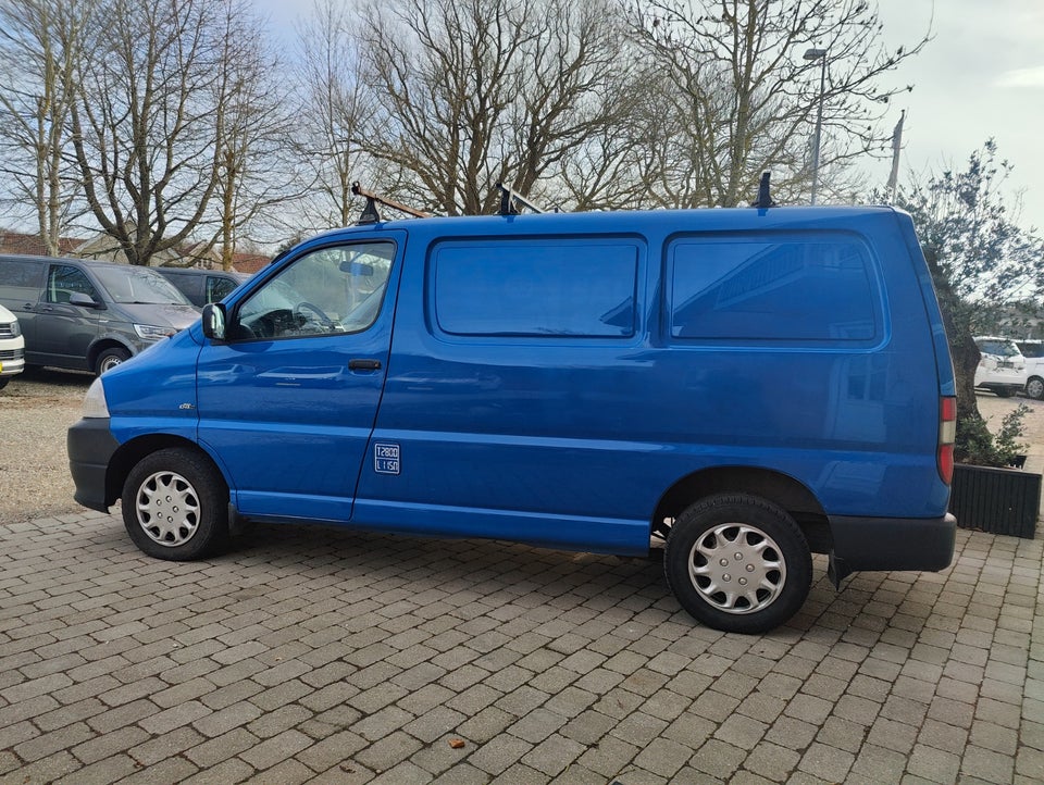 Toyota HiAce 2,5 D-4D 95 kort 5d