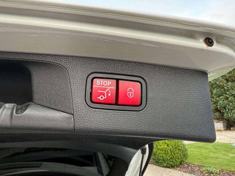 Mercedes E300 de 2,0 AMG Line stc. aut. 5d