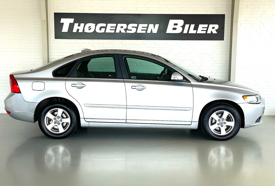 Volvo S40 2,0 Momentum 4d