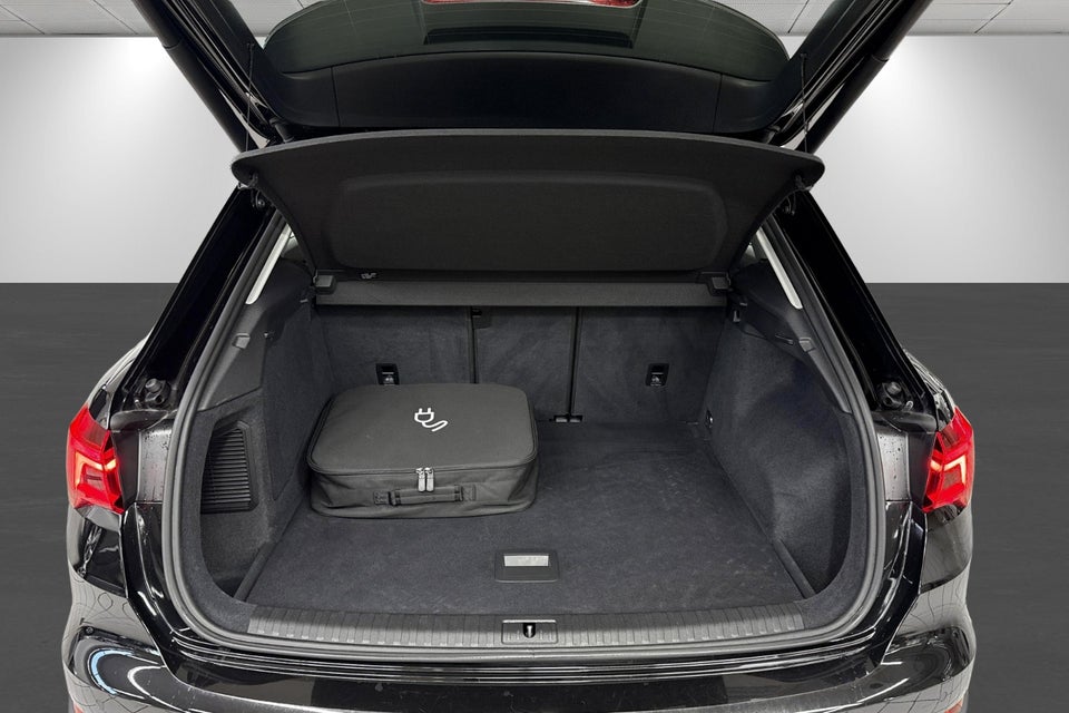 Audi Q3 45 TFSi e Attitude plus S-tr. 5d