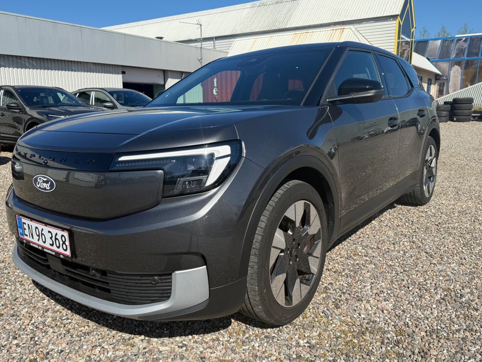 Ford Explorer 77 Premium Extended Range 5d