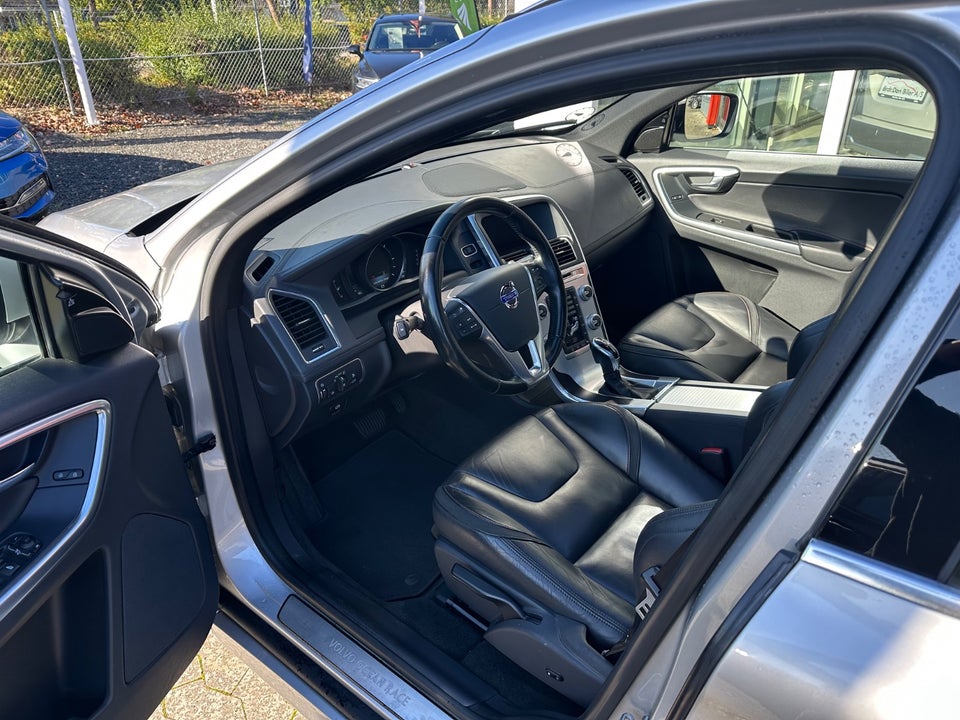 Volvo XC60 2,0 D4 181 Ocean Race aut. 5d