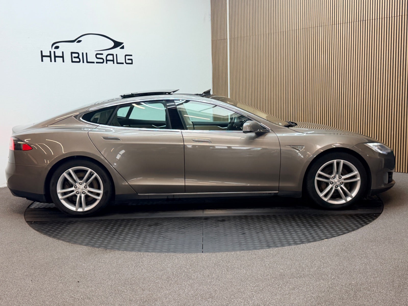 Tesla Model S 70D 334ch - Supercharge gratuite SC01 - Toit ouvrant - Jantes 19" - Régulateur adaptatif