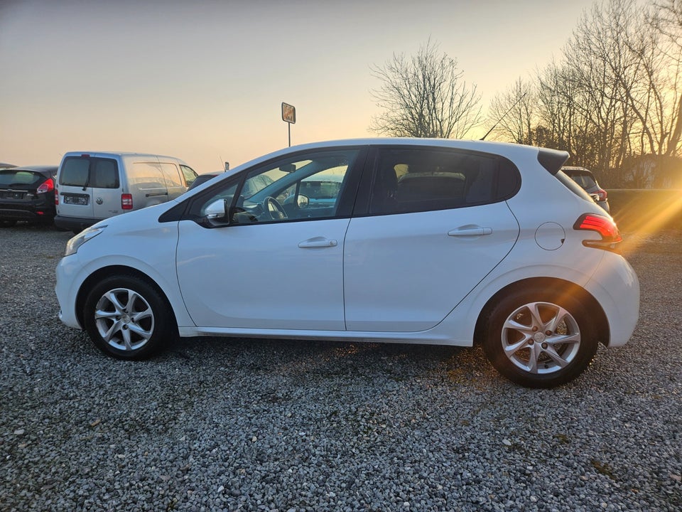 Peugeot 208 1,2 VTi 82 Allure Sky 5d