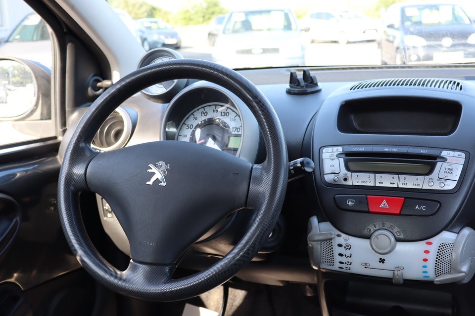 Peugeot 107 1,0 Champion Connect 5d