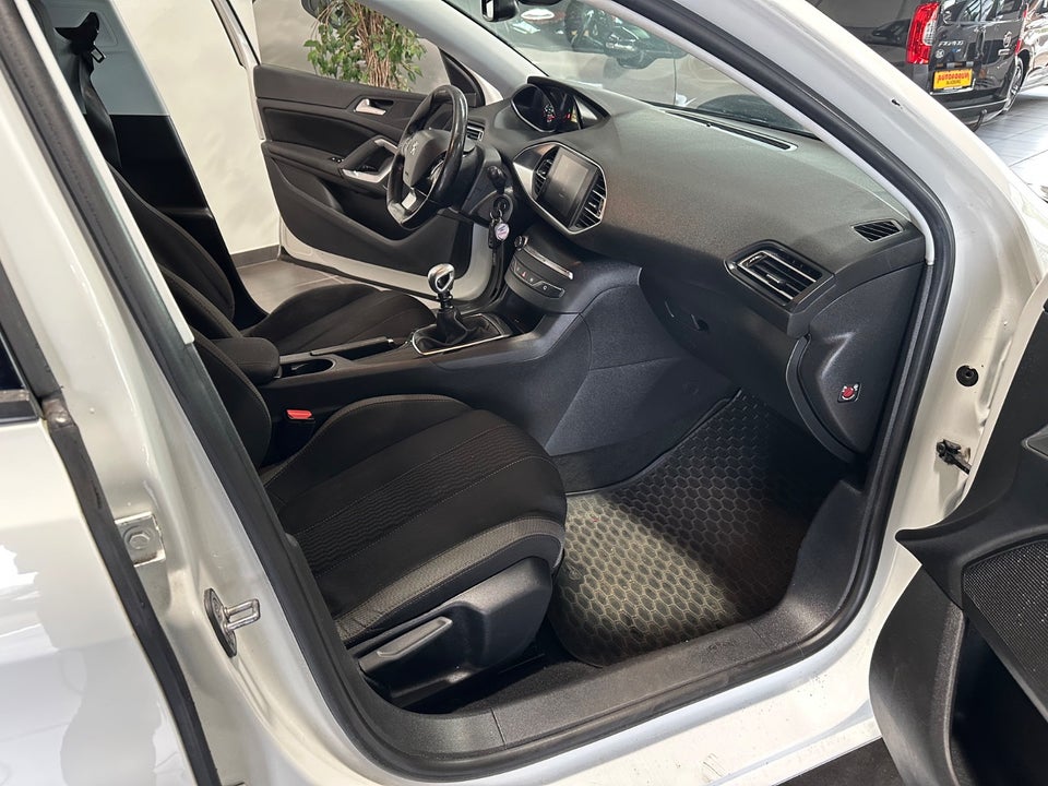 Peugeot 308 1,6 BlueHDi 120 Style SW 5d