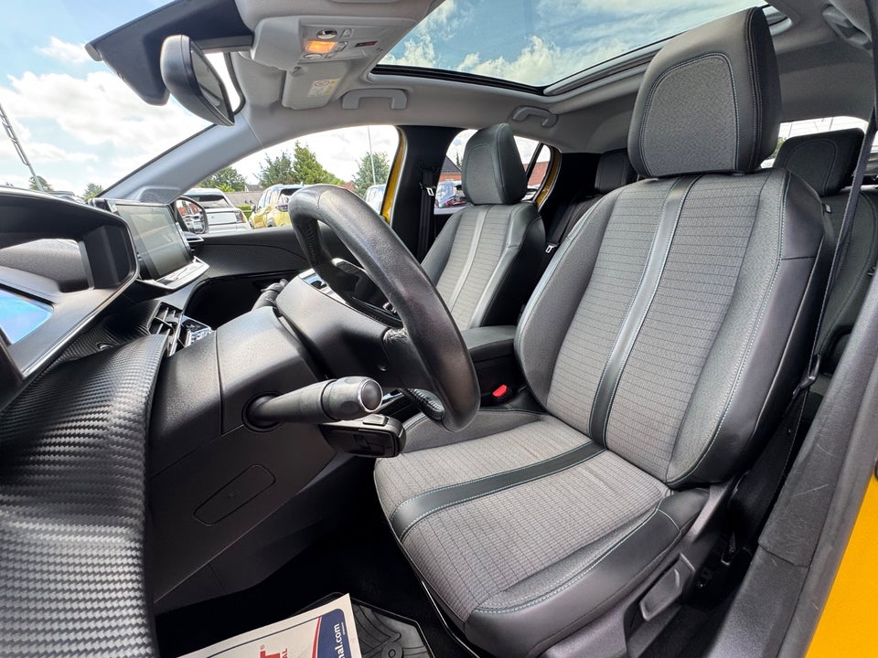 Peugeot 208 1,5 BlueHDi 100 Allure Sky 5d
