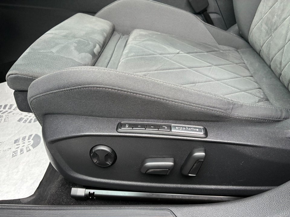 VW Golf VIII 1,4 eHybrid DSG 5d