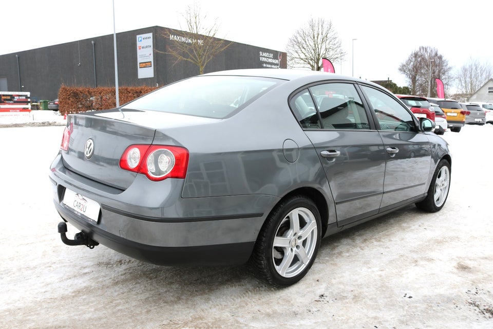 VW Passat 2,0 FSi Trendline 4d