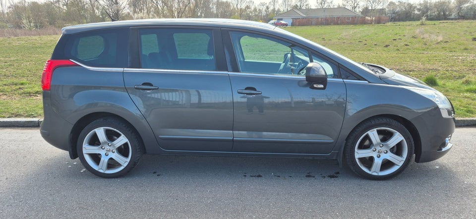 Peugeot 5008 2,0 HDi 150 Premium 7prs 5d