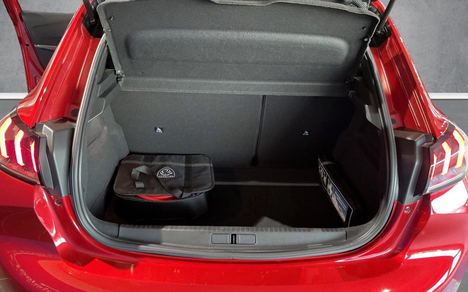 Peugeot e-208 50 GT 5d