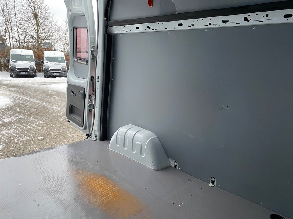 Renault Trafic T29 2,0 dCi 145 L2H2