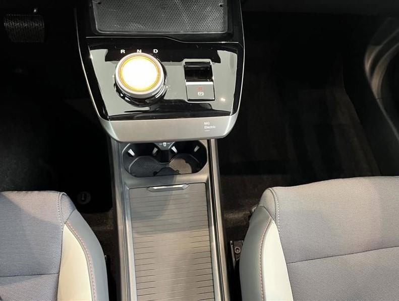 MG 4 77 Luxury Extended Range 5d