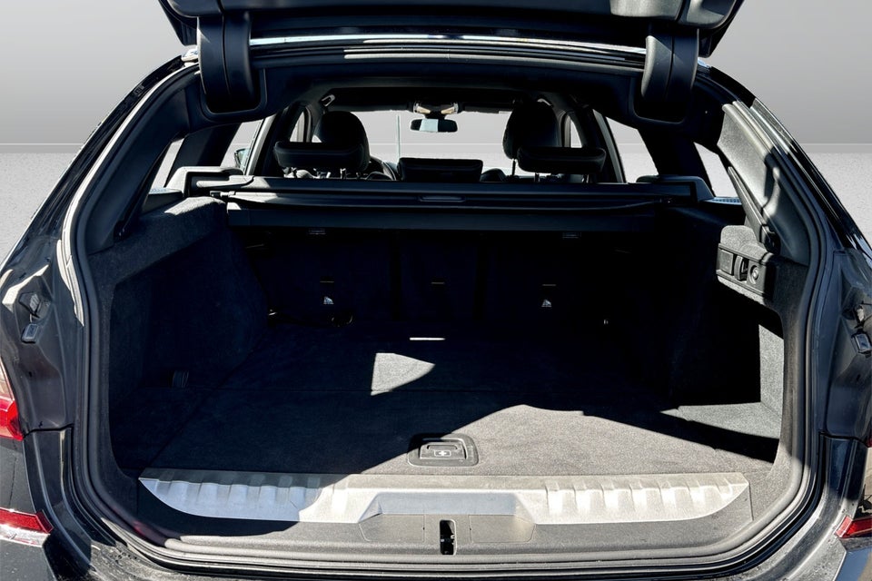 BMW 330e 2,0 Touring M-Sport aut. 5d