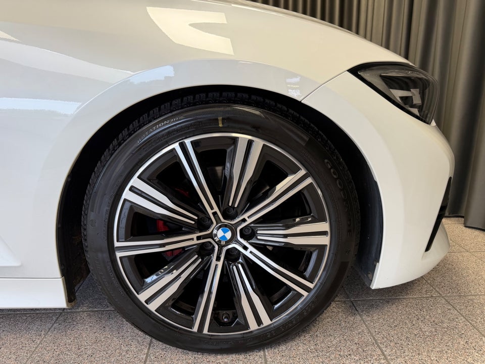 BMW 320i 2,0 Connected aut. 4d