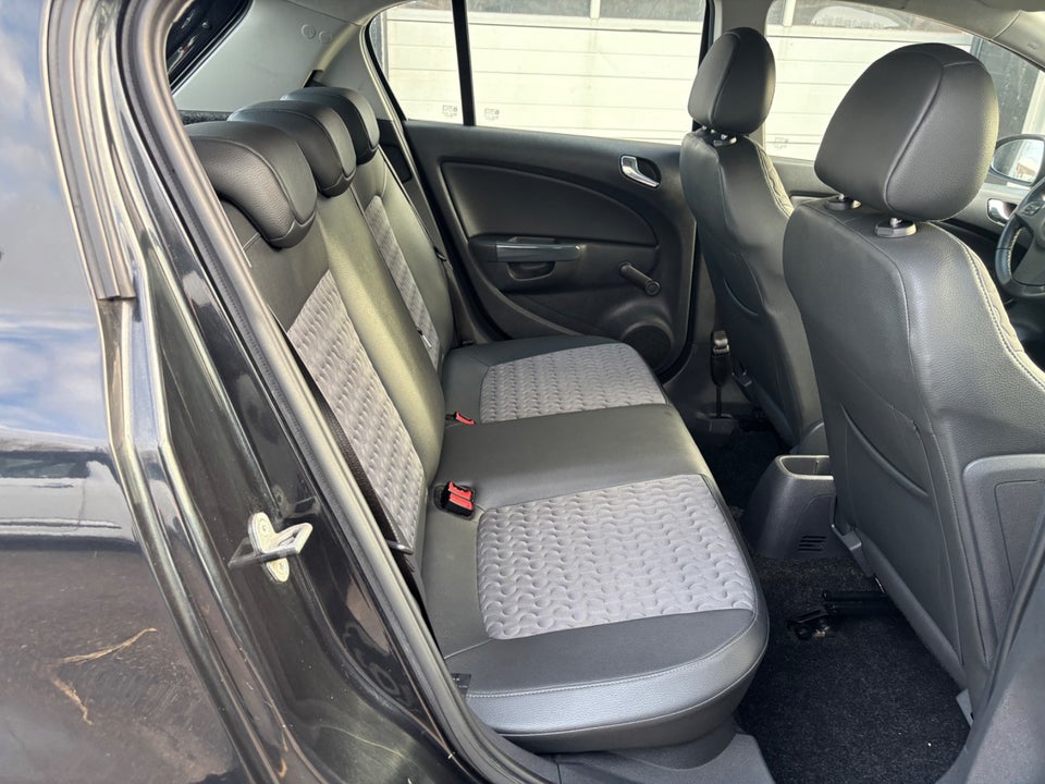 Opel Corsa 1,2 16V Cosmo 5d