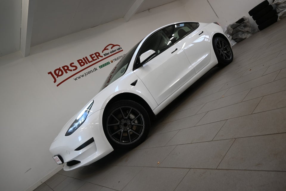 Tesla Model 3 Standard Range+ RWD 4d