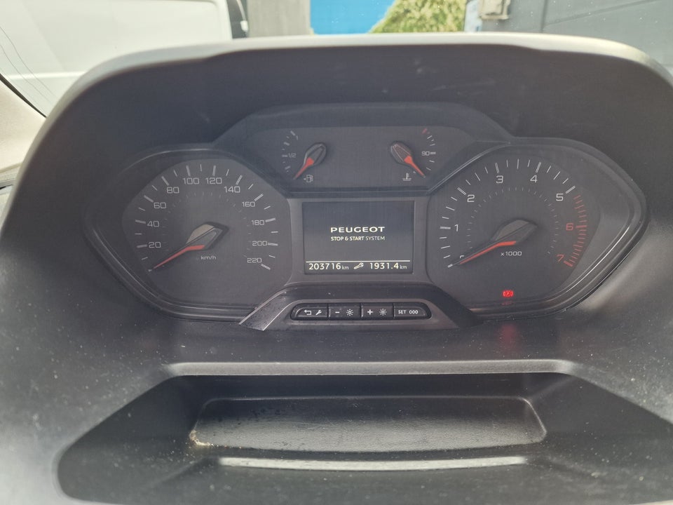 Peugeot Partner 1,5 BlueHDi 130 L2V2 Ultimate Van
