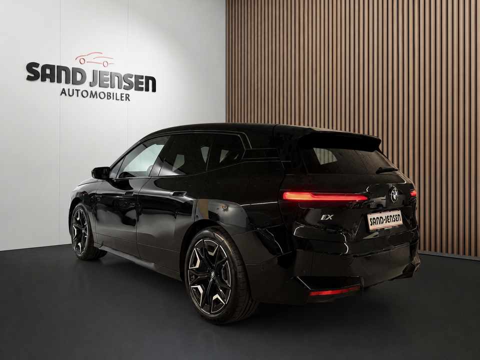 BMW iX xDrive40 Supercharged 5d
