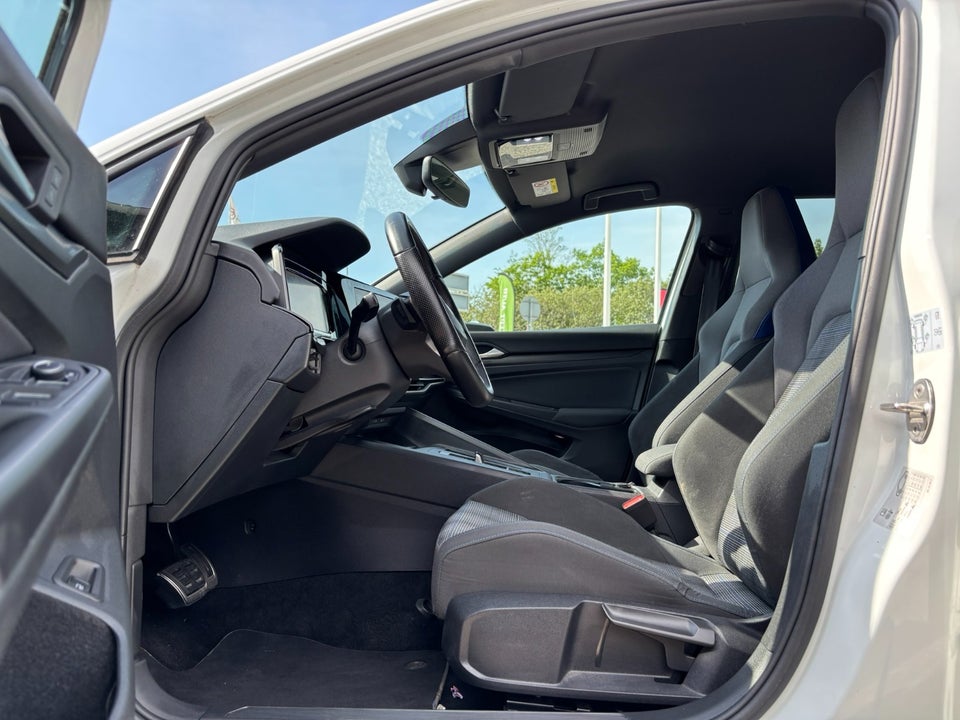 VW Golf VIII 1,4 GTE DSG 5d