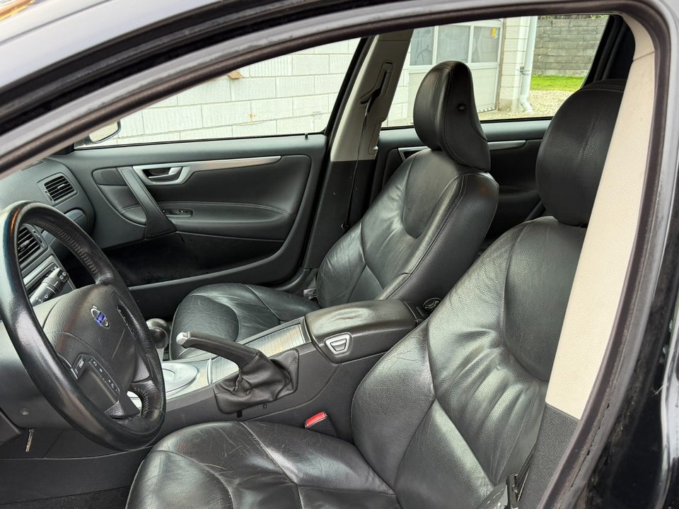 Volvo V70 2,4 170 Momentum 5d