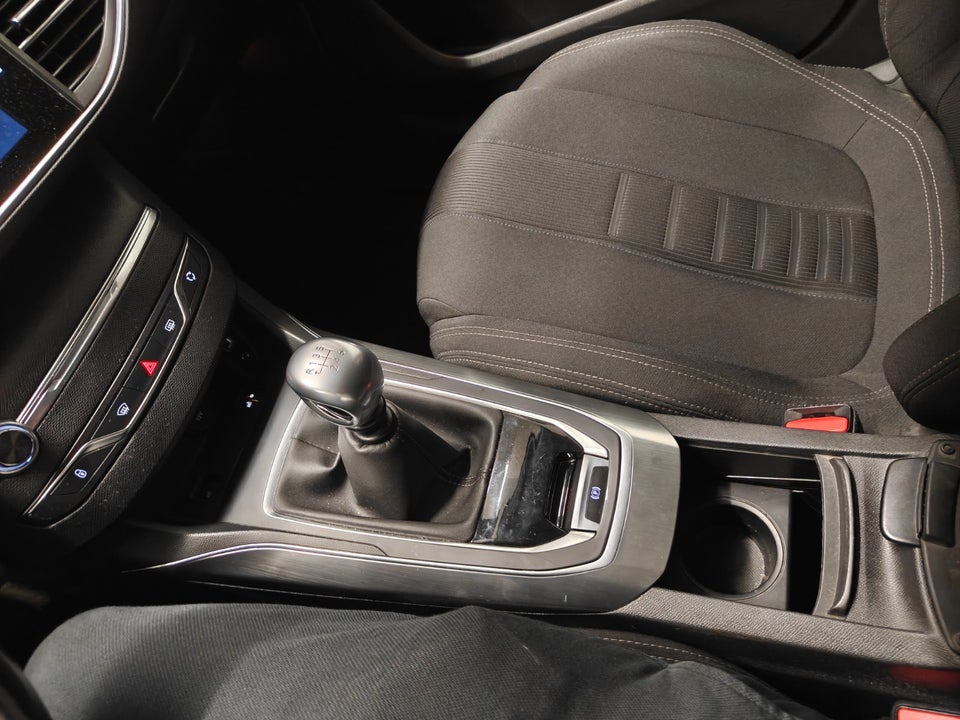 Peugeot 308 1,2 e-THP 130 Active SW 5d