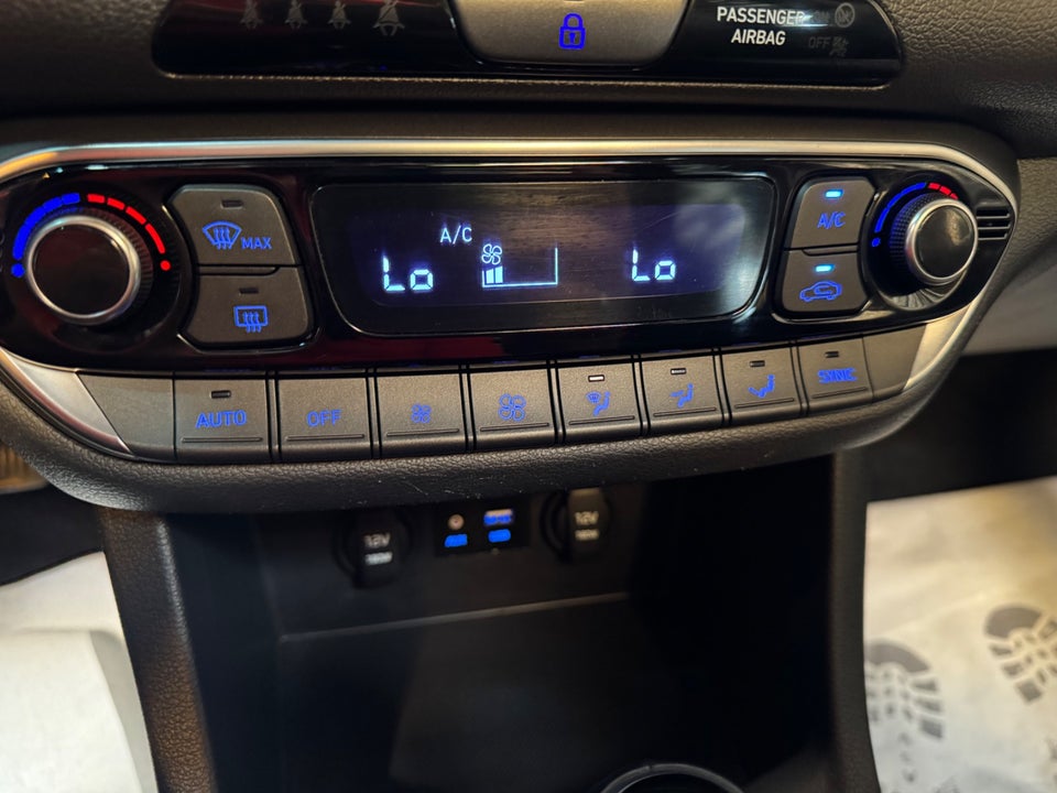 Hyundai i30 1,4 T-GDi Premium stc. DCT 5d