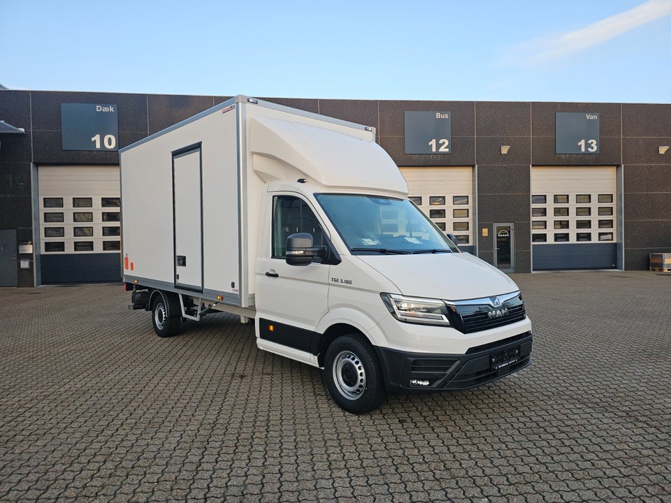 MAN TGE 2,0 3.180 L4 Box m/lift aut. FWD