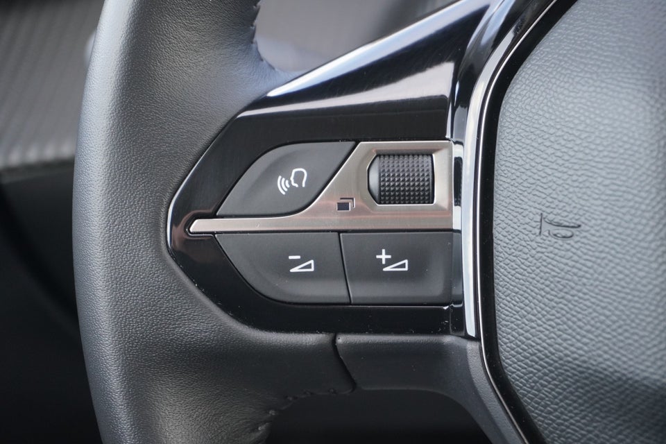 Peugeot 208 1,2 PureTech 100 Allure 5d