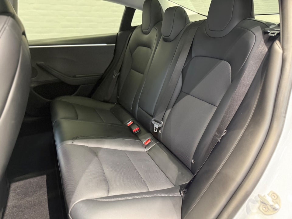 Tesla Model 3 RWD 4d