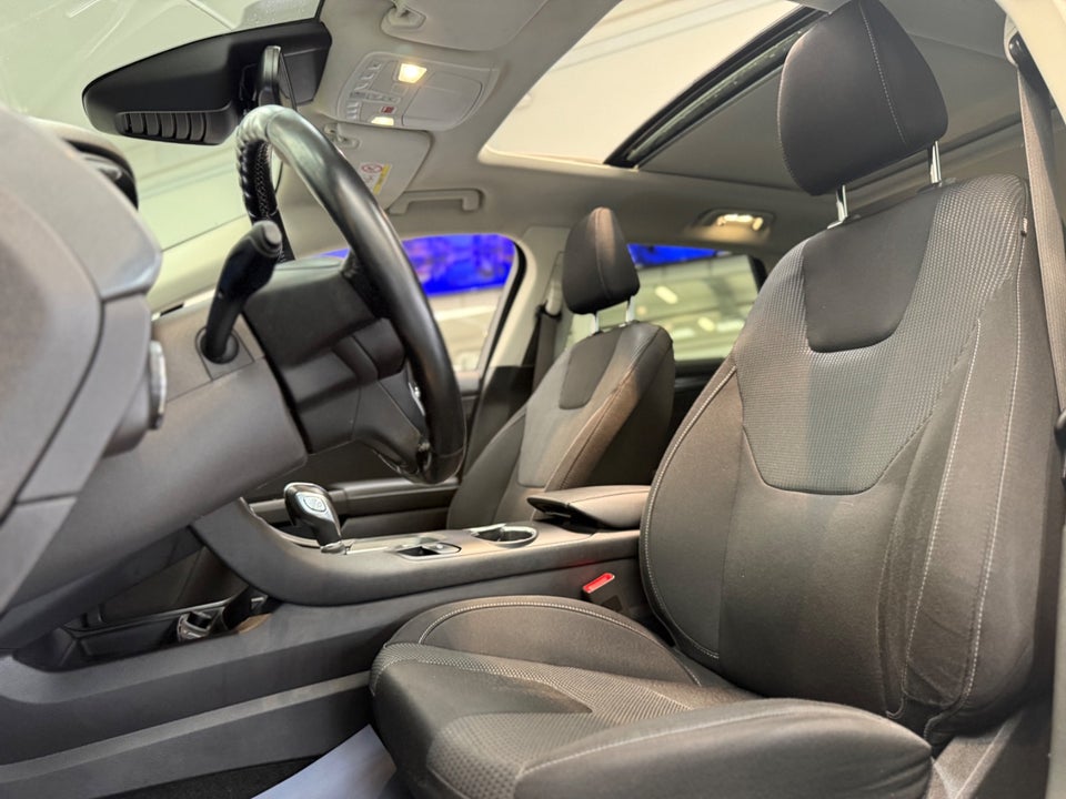 Ford Mondeo 2,0 HEV Titanium stc. CVT 5d