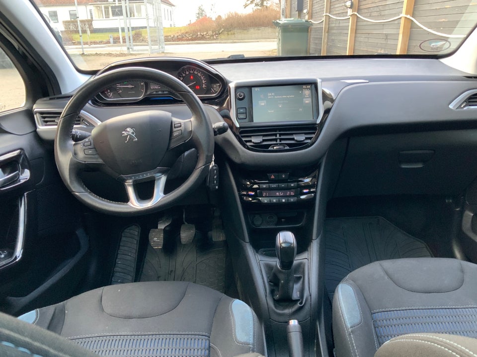 Peugeot 208 1,2 VTi 82 Allure Sky 5d