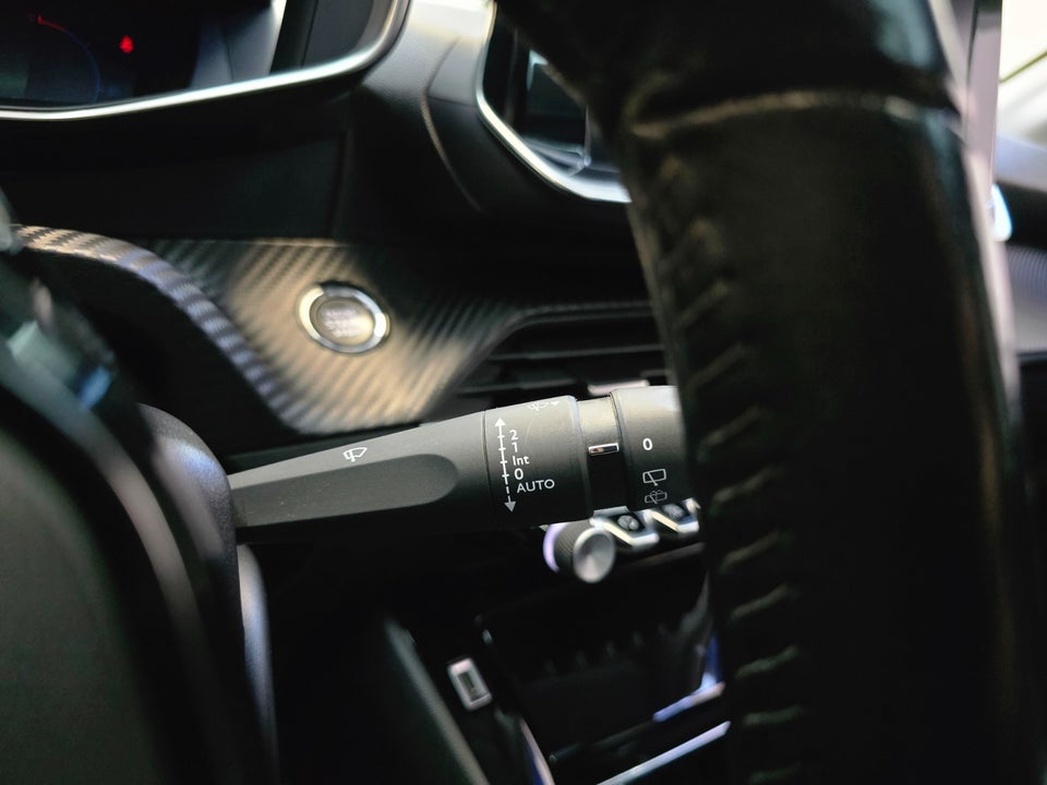 Peugeot 208 1,2 PureTech 100 Allure Sky 5d