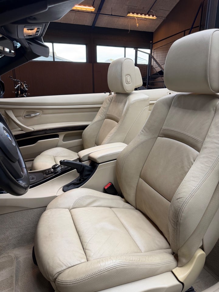 BMW 325i 3,0 Cabriolet aut. 2d