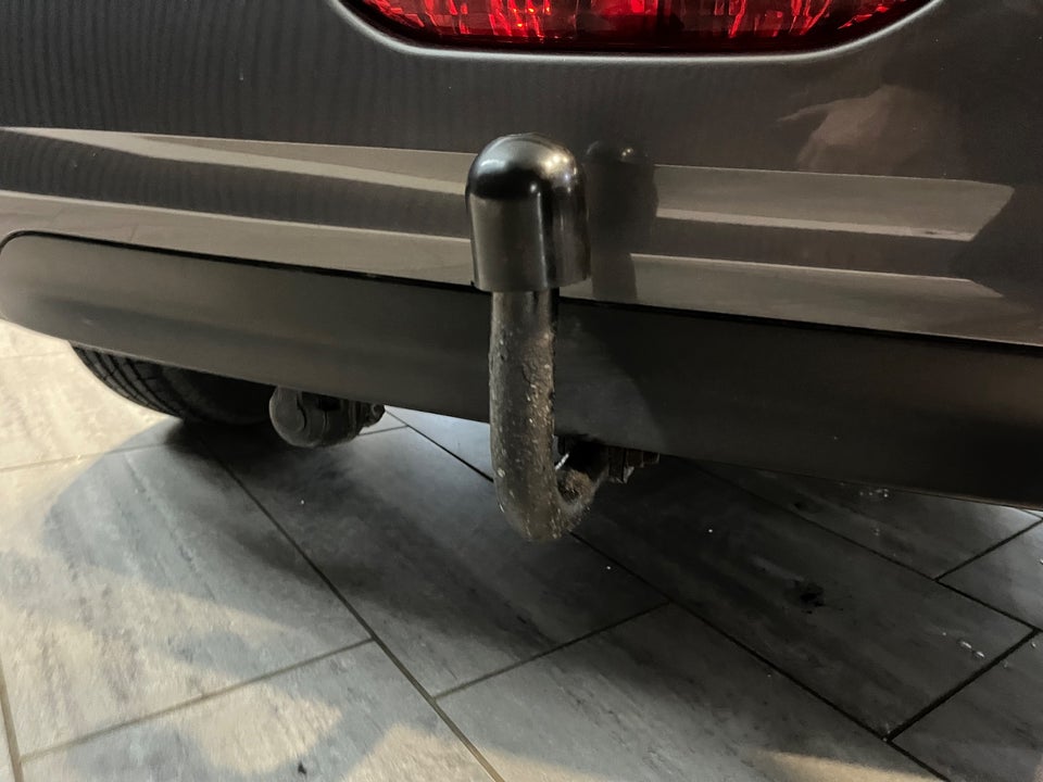 Peugeot 208 1,6 BlueHDi 100 Desire 5d