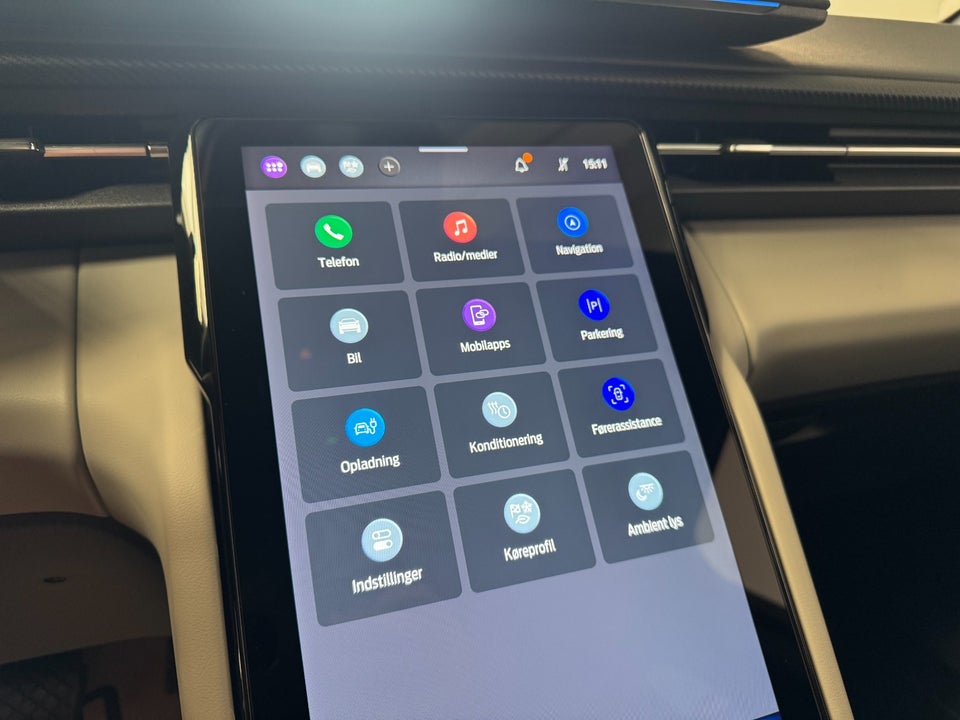 Ford Explorer 84 Premium Extended Range AWD 5d