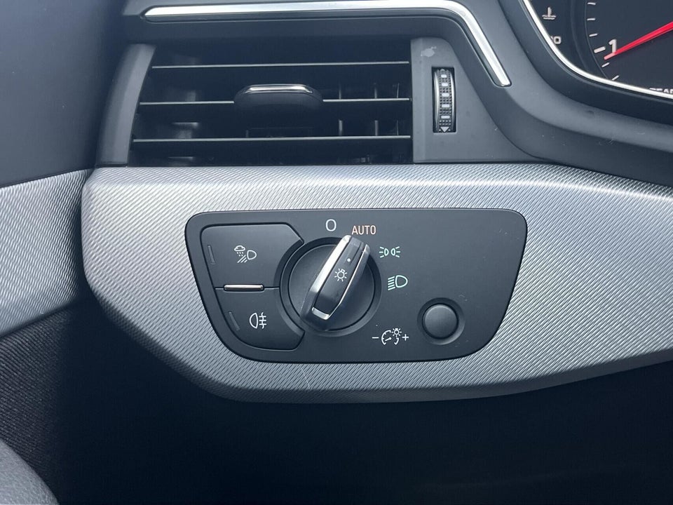 Audi A4 40 TDi Sport Prestige Selection Tour Avant S-tr. 5d