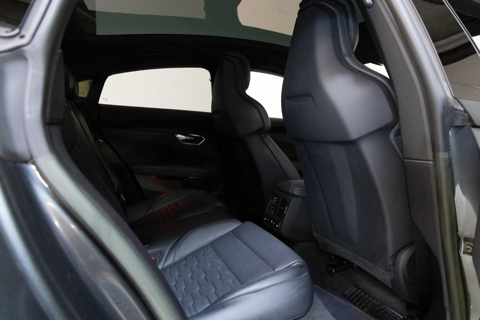 Audi e-tron GT quattro 4d