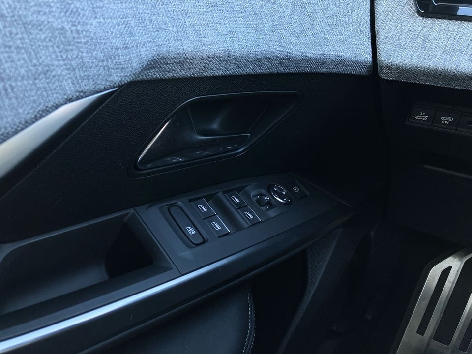 Peugeot e-3008 77 GT Pack 5d