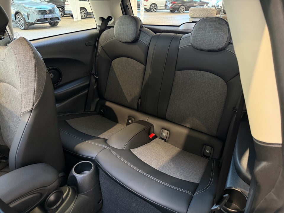 MINI Cooper SE Classic Trim 3d