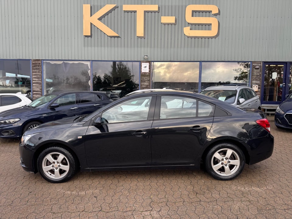 Chevrolet Cruze 1,8 LS 4d