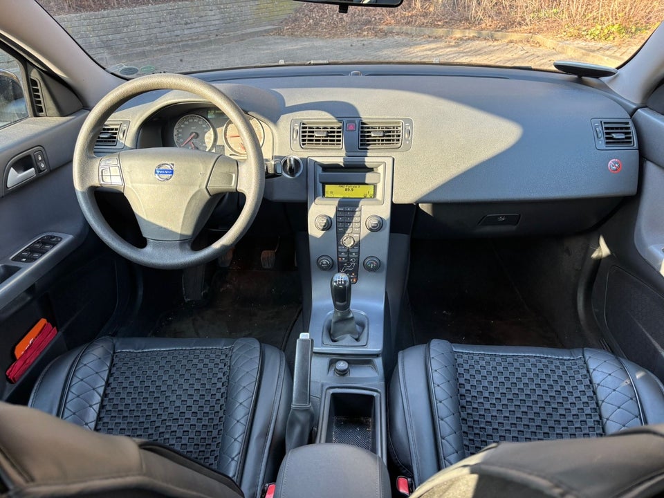 Volvo S40 1,8 Kinetic 4d