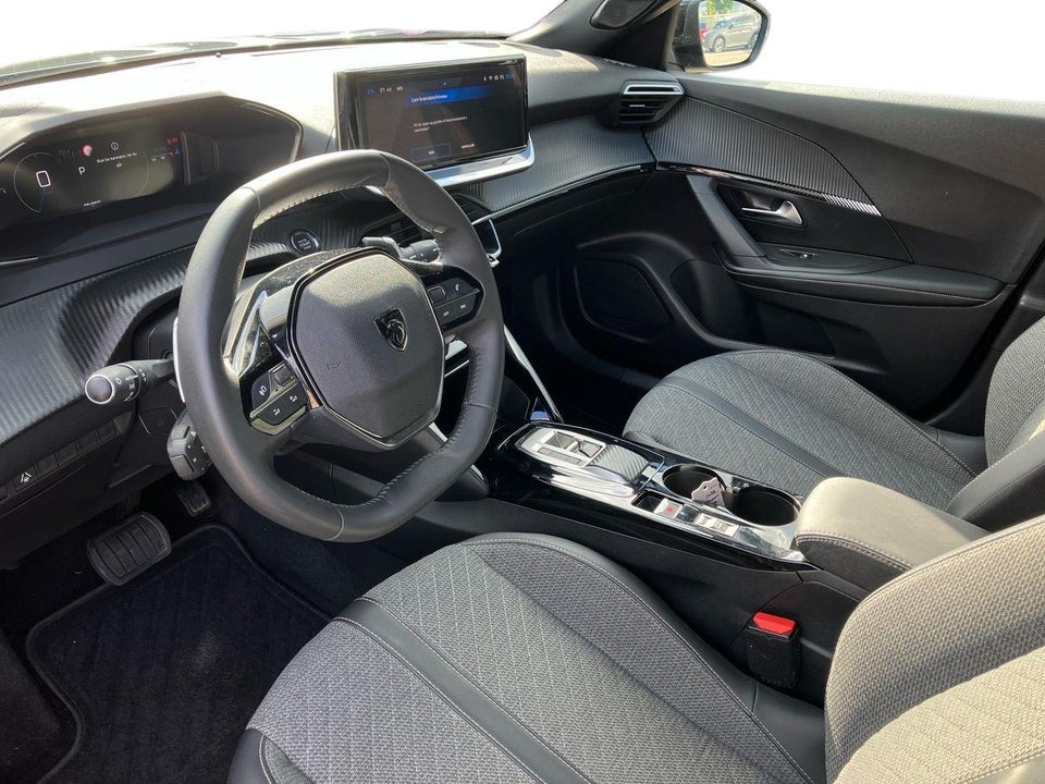 Peugeot 2008 1,2 PureTech 130 First Selection EAT8 5d