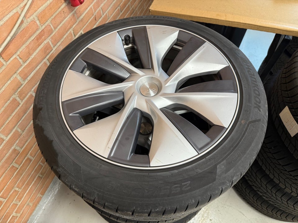 Tesla Model Y Long Range AWD 5d