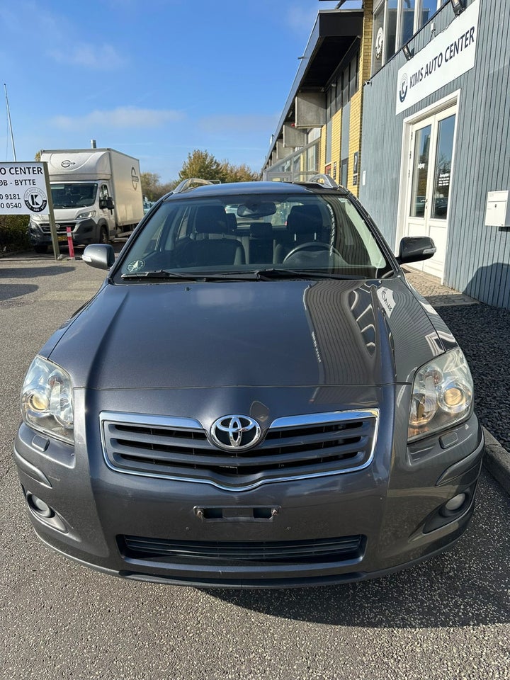 Toyota Avensis 1,8 Sol+ stc. 5d