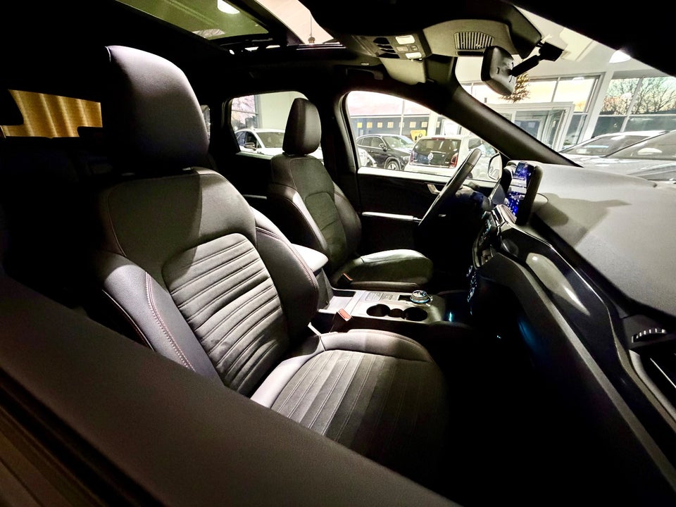 Ford Kuga 2,5 HEV ST-Line X CVT 5d