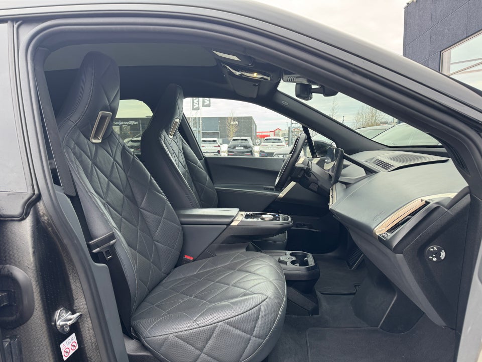 BMW iX xDrive40 Supercharged 5d