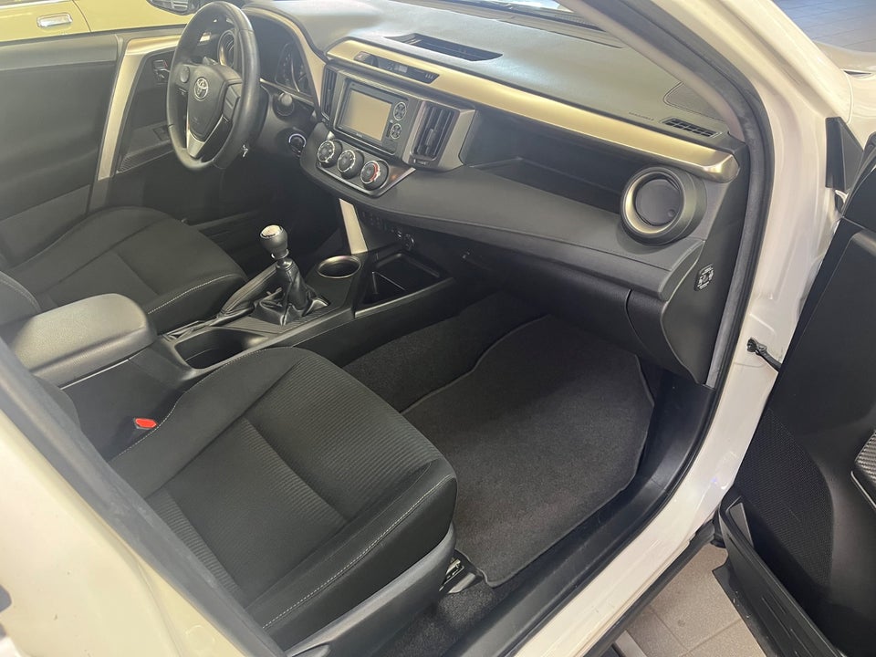 Toyota RAV4 2,0 D-4D T2+ 5d