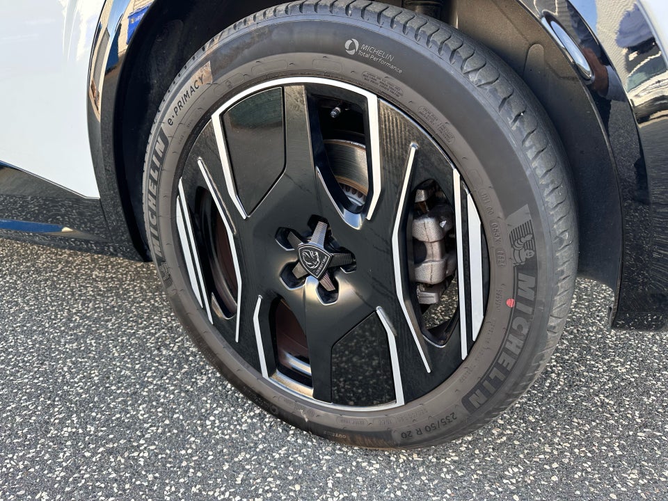 Peugeot e-3008 77 GT Pack 5d