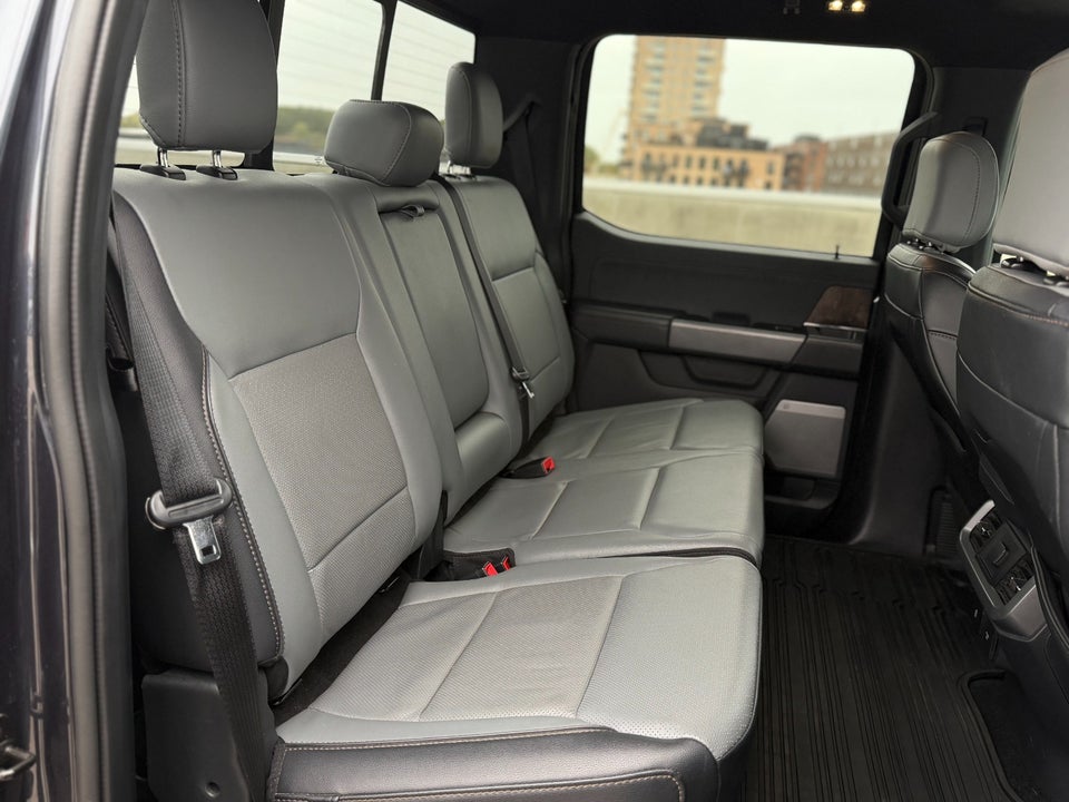 Ford F-150 Lightning Lariat Standard Range 4d